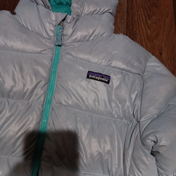 Patagonia Gray and Green Puffer Jacket with Hood - Picture 3 of 6